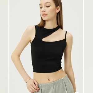 [NEW!] STORETS “Maillie” Cutout Tank Top (Black): S/M